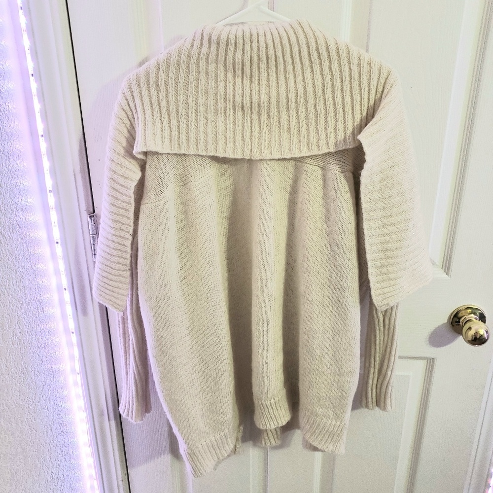 SOLD Jennifer Lopez Oversize Ribbed Cardigan - Picture 2 of 4